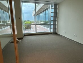 18001 Old Cutler Rd, Palmetto Bay, FL for lease Interior Photo- Image 2 of 3