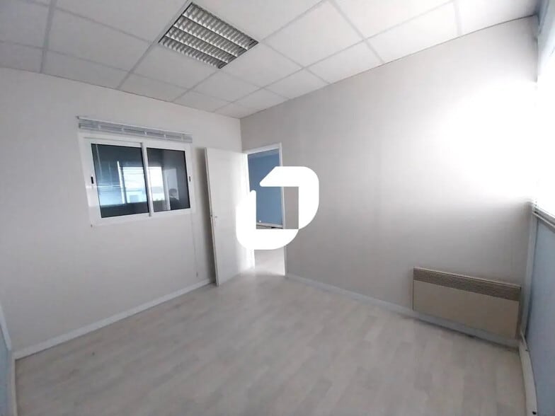 Office in Neuilly-Plaisance for lease - Interior Photo - Image 3 of 17