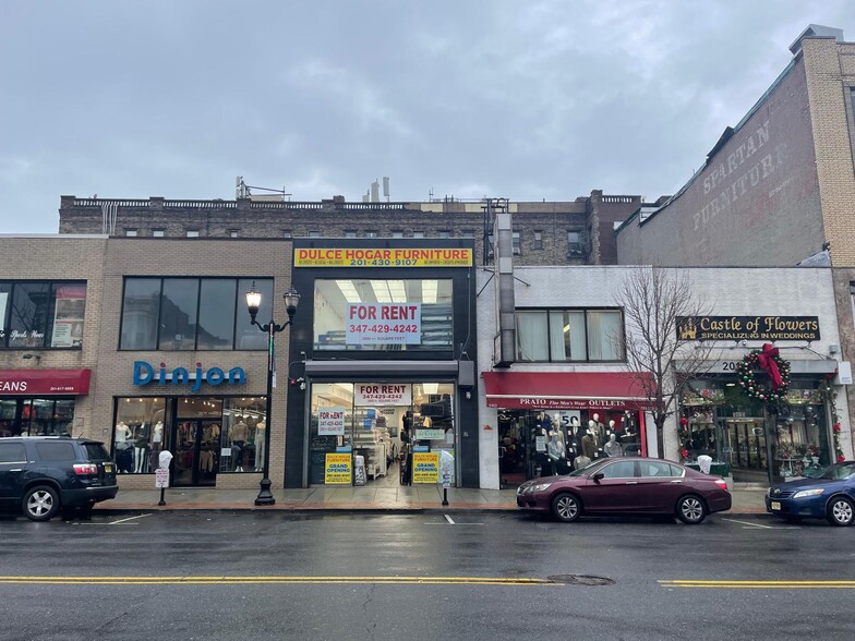 5611 Bergenline Ave, West New York, NJ for lease - Building Photo - Image 1 of 9