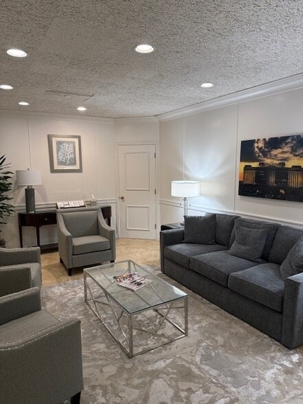 1615 Forum Pl, West Palm Beach, FL for sale - Interior Photo - Image 3 of 24