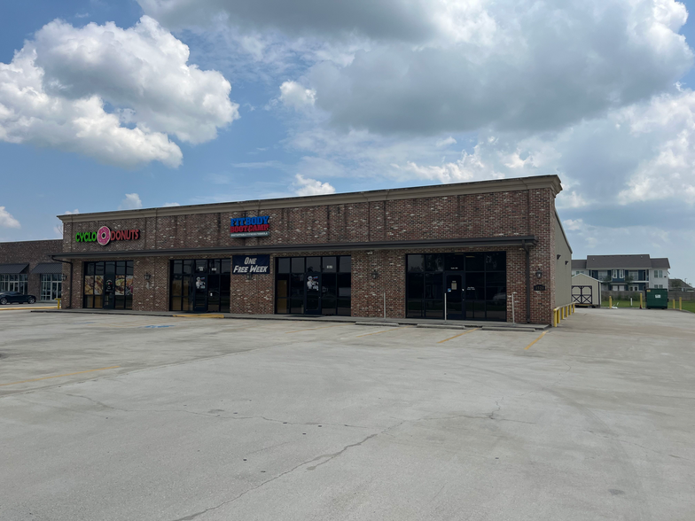 1520 E McNeese St, Lake Charles, LA for lease - Building Photo - Image 1 of 1