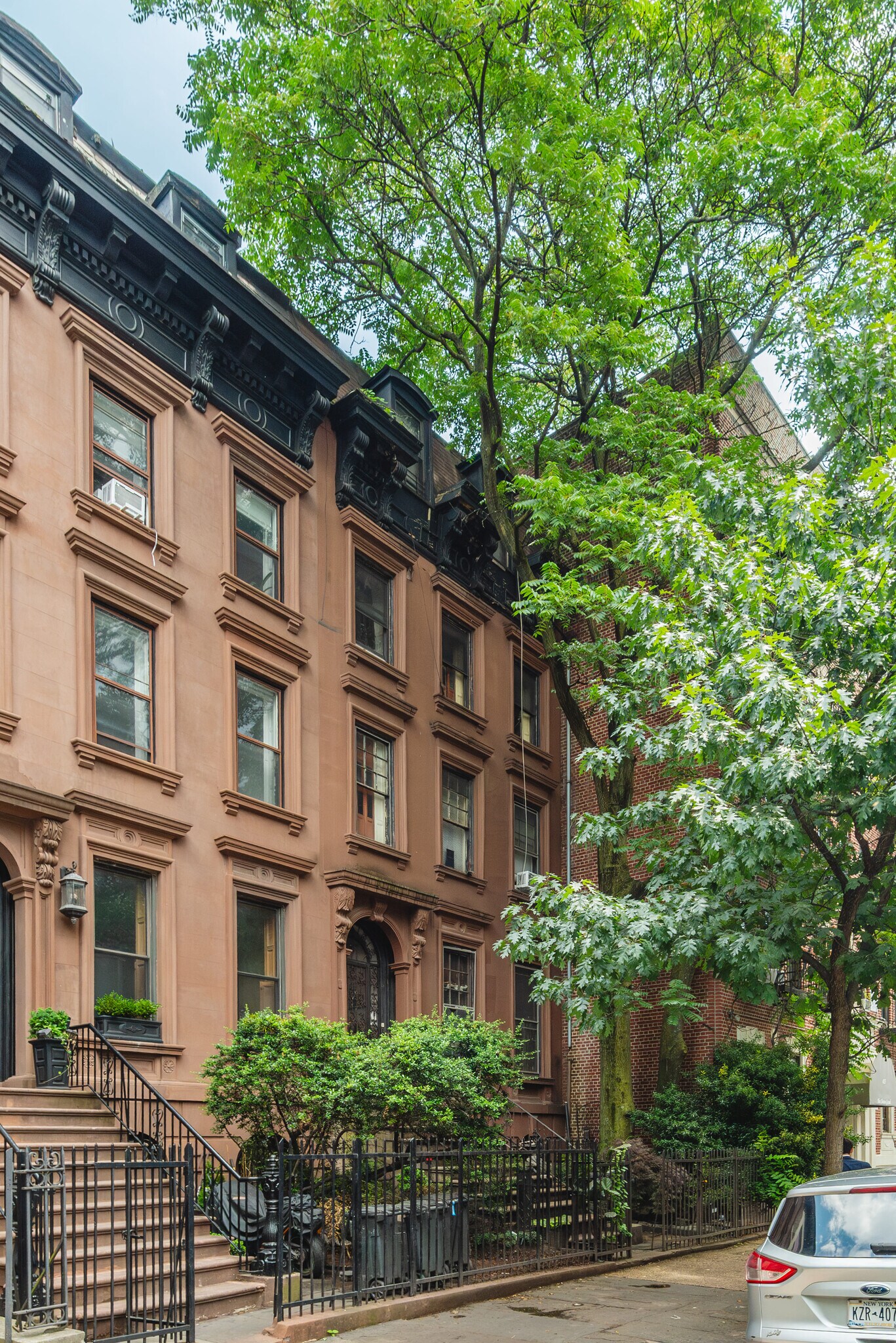 421 Grand Avenue, New York, NY for sale Primary Photo- Image 1 of 1