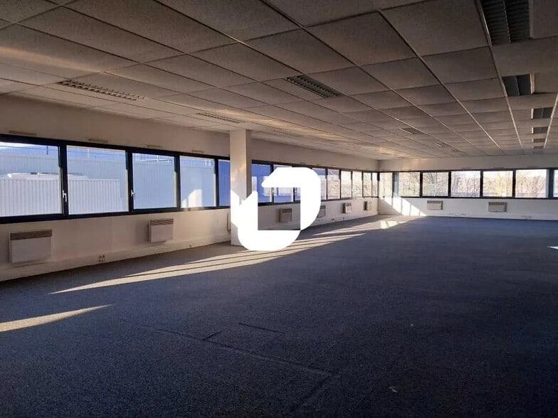 Office in Plaisir for sale - Interior Photo - Image 3 of 17