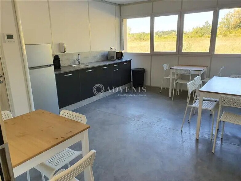 Office in Limoges for lease - Interior Photo - Image 2 of 7