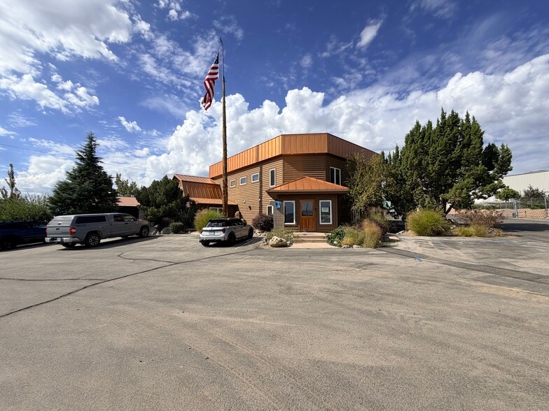 61 Industrial Pky, Carson City, NV for lease - Building Photo - Image 1 of 15