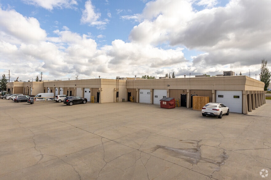 5206-5226 86th St NW, Edmonton, AB for lease - Building Photo - Image 2 of 2