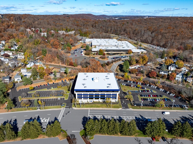 555 White Plains Rd, Tarrytown, NY for lease - Building Photo - Image 2 of 3