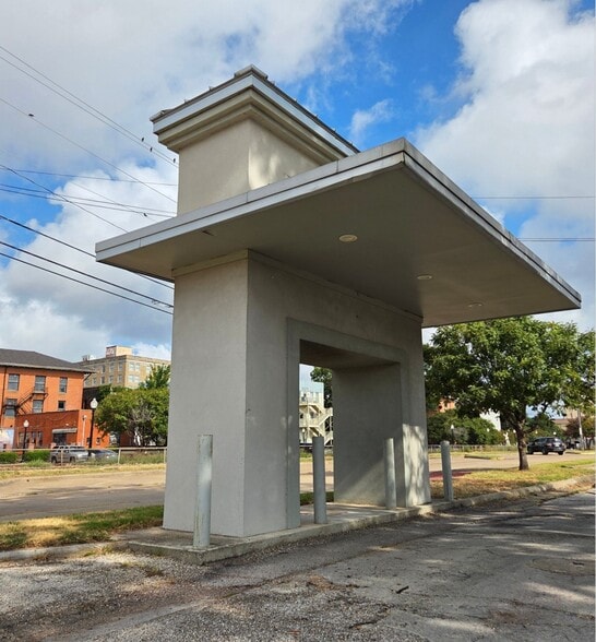 111 E 27th St, Bryan, TX for lease - Building Photo - Image 1 of 1