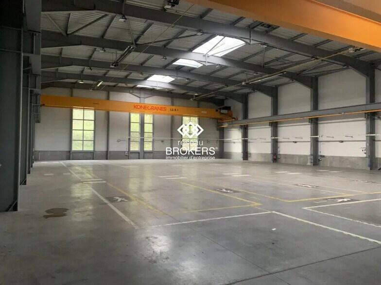 Flex in Champ-sur-Drac for lease - Interior Photo - Image 2 of 12