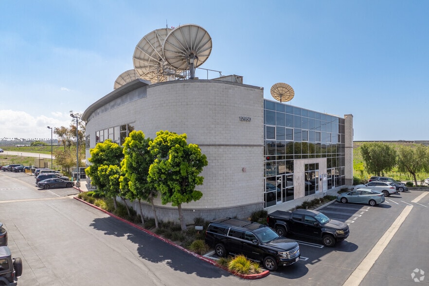 12910 Culver Blvd, Marina Del Rey, CA for lease - Building Photo - Image 2 of 19