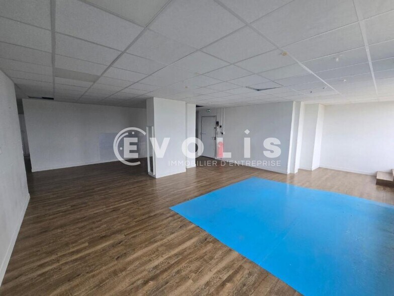 Office in Evry Courcouronnes for lease - Building Photo - Image 2 of 13