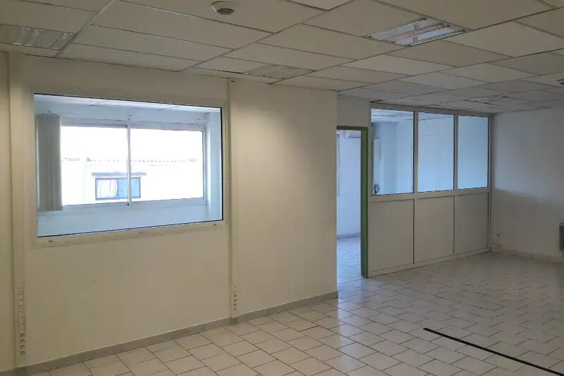 Office in Mauguio for lease - Interior Photo - Image 2 of 4
