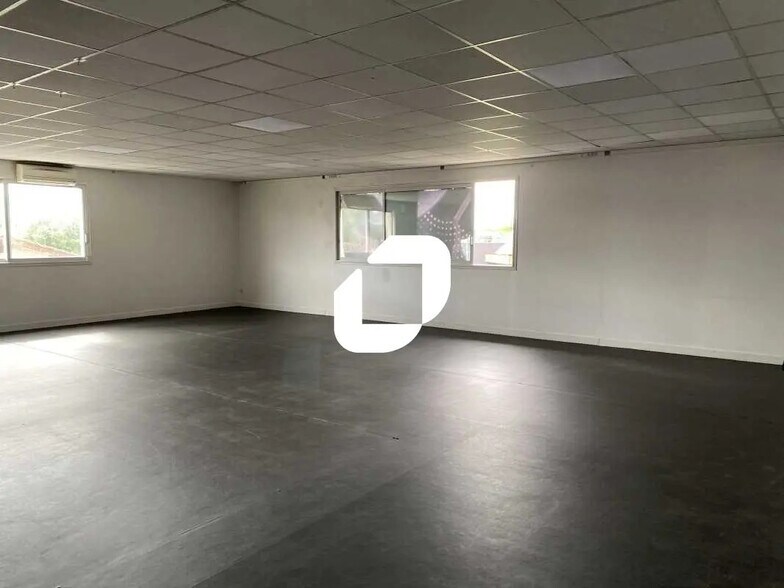 Retail in Mérignac for lease - Interior Photo - Image 2 of 7