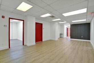 300 W Adams St, Jacksonville, FL for lease Interior Photo- Image 1 of 4