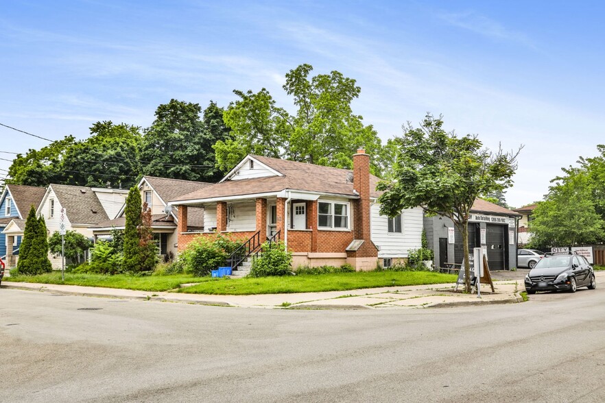 62 E 33rd St, Hamilton, ON for sale - Building Photo - Image 3 of 6