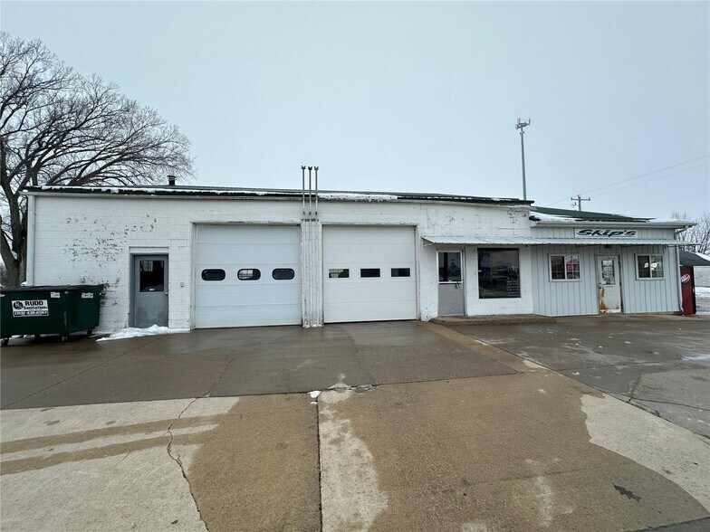 100 S Locust Ave, Prairieburg, IA for sale - Primary Photo - Image 1 of 1