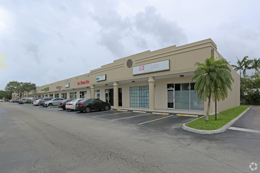 3346 Griffin Rd, Fort Lauderdale, FL for lease - Primary Photo - Image 1 of 10