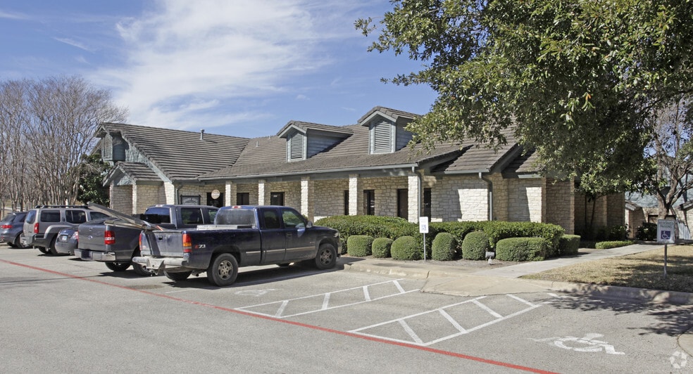 301 Hesters Crossing - Covered Land Play portfolio of 3 properties for sale on LoopNet.com - Building Photo - Image 2 of 3