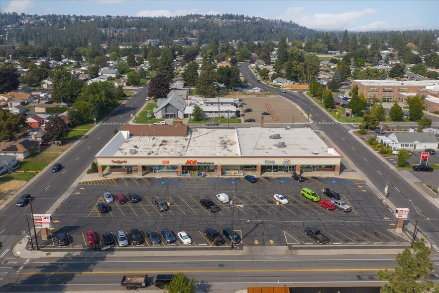 Ash & Rowan Shopping Center portfolio of 3 properties for sale on LoopNet.com - Building Photo - Image 2 of 15