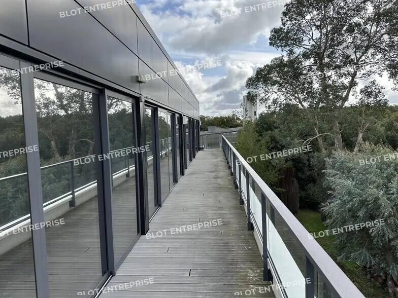 Office in Quimperlé for lease - Building Photo - Image 1 of 6