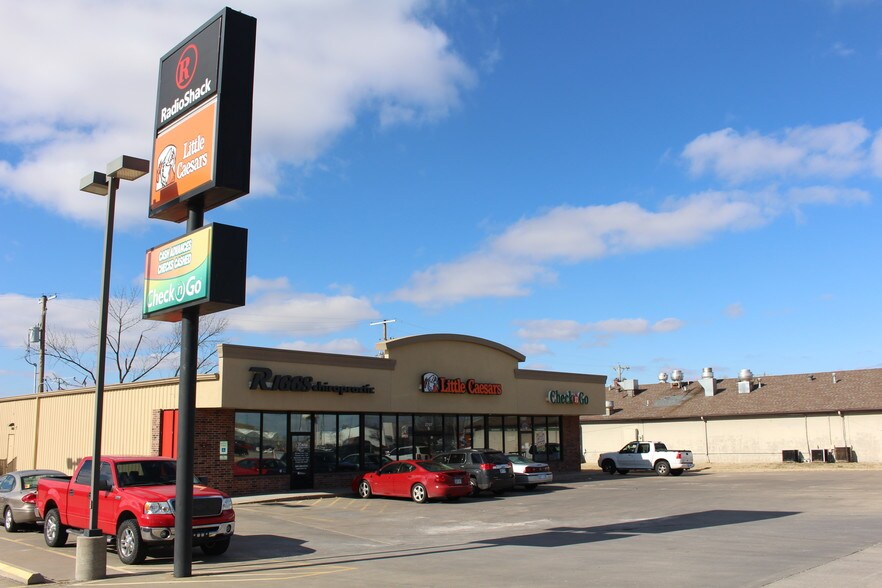 2707 N Broadway St, Pittsburg, KS for sale - Primary Photo - Image 2 of 5