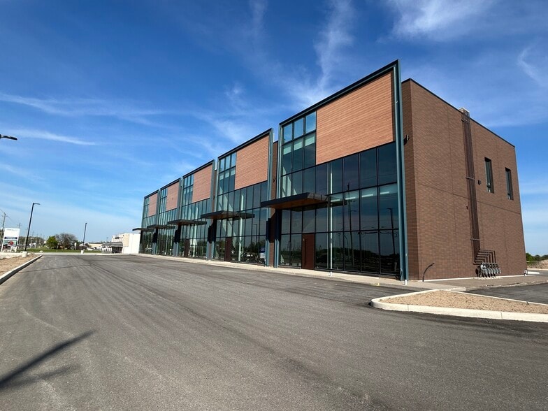 2575 Highway 20, Welland, ON for lease - Building Photo - Image 2 of 2