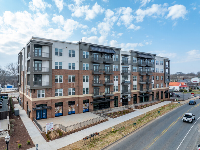 21501 Hickory St, Cornelius, NC for lease - Building Photo - Image 2 of 14