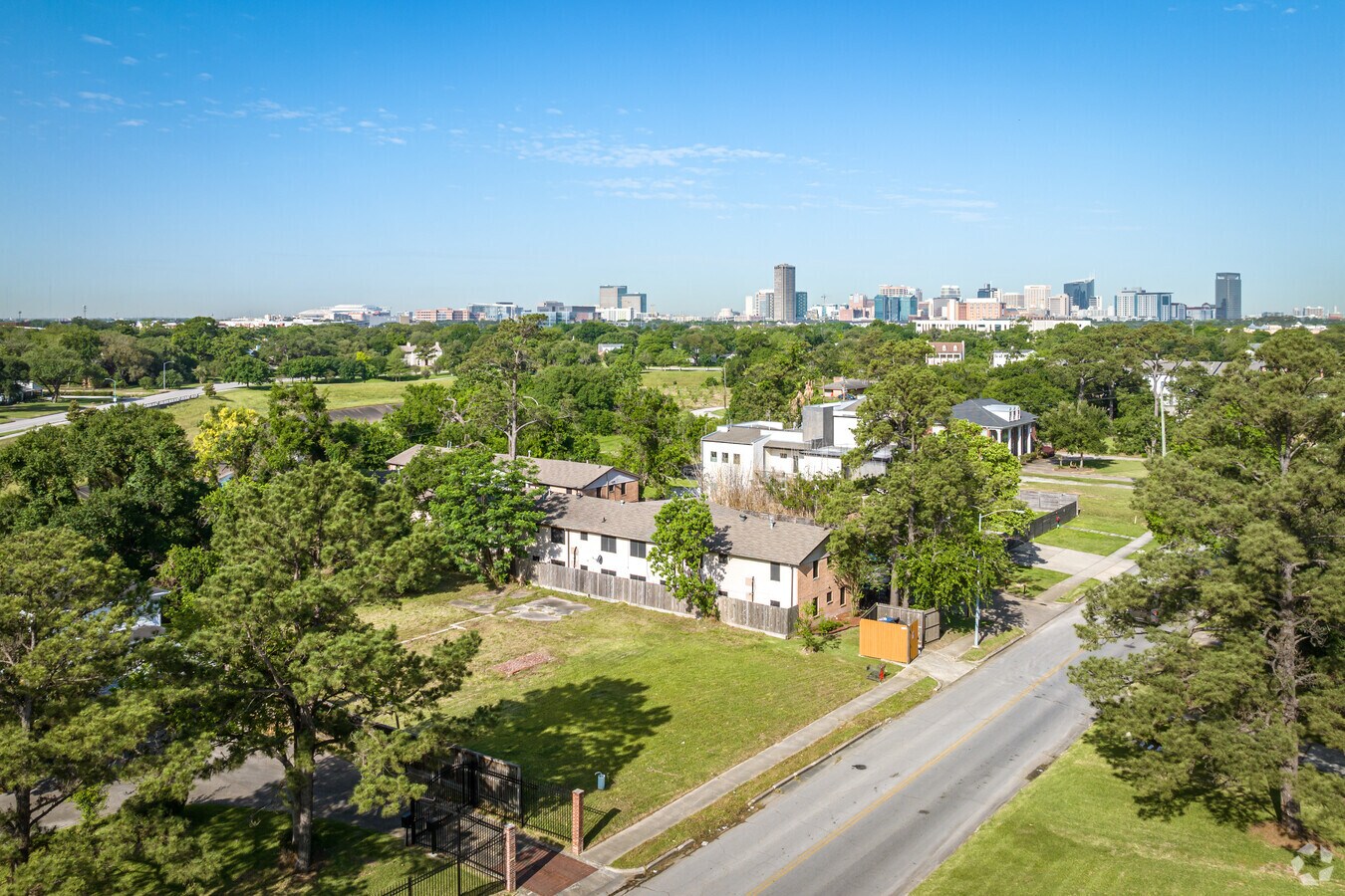 33143318 N MacGregor Way, Houston, TX 77004