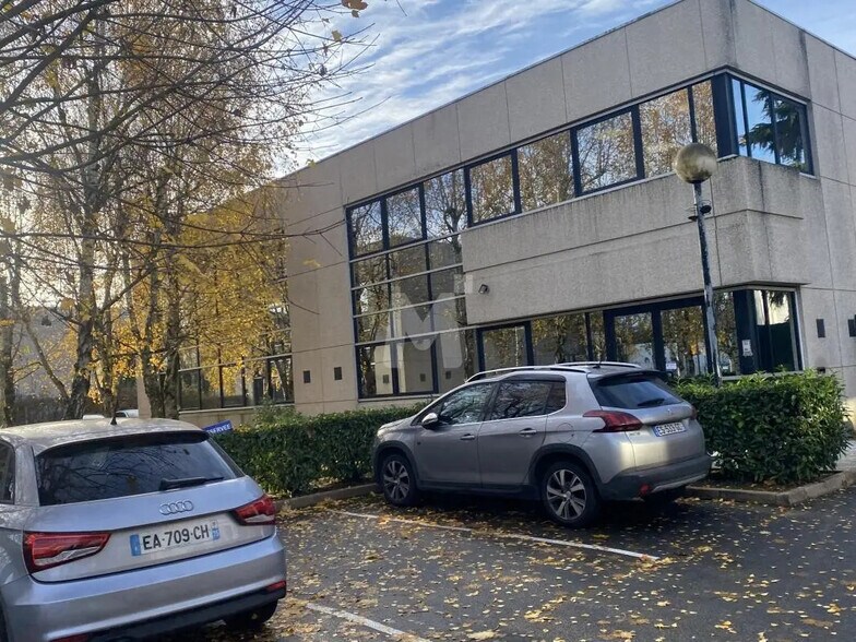 Office in Lisses for sale - Building Photo - Image 2 of 11