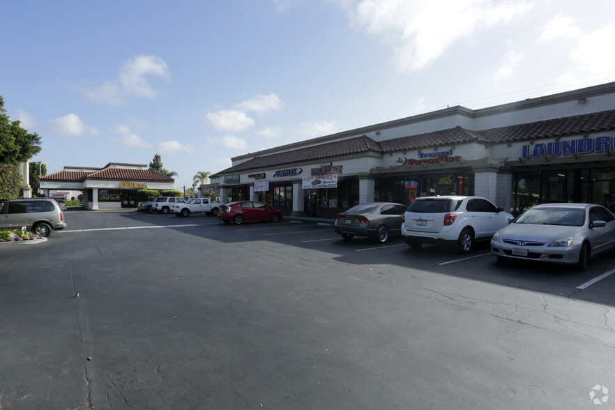 15100-15144 Paramount Blvd, Paramount, CA for lease - Primary Photo - Image 1 of 5