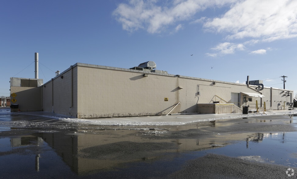 22 Graf Rd, Newburyport, MA for lease - Building Photo - Image 3 of 24