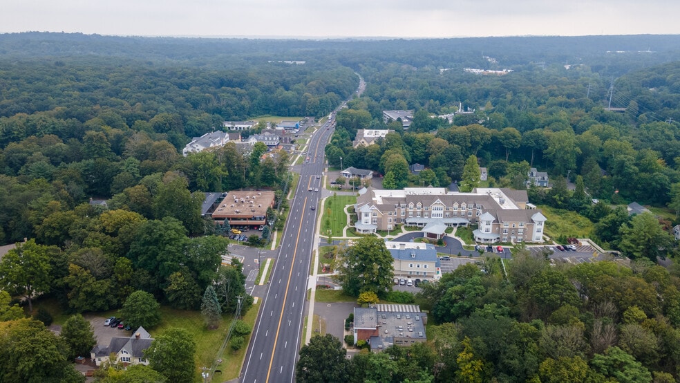215 Danbury Rd, Wilton, CT for sale - Building Photo - Image 3 of 6