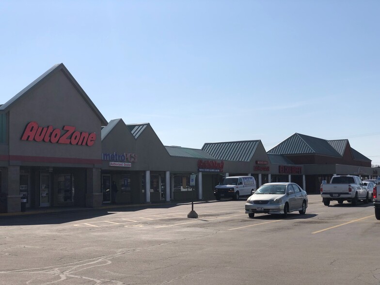 3700-3750 S 27th St, Milwaukee, WI for lease - Building Photo - Image 2 of 3