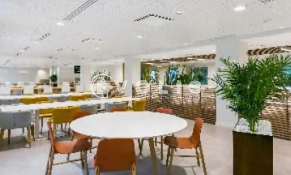 Flex in Courbevoie for lease - Interior Photo - Image 3 of 13