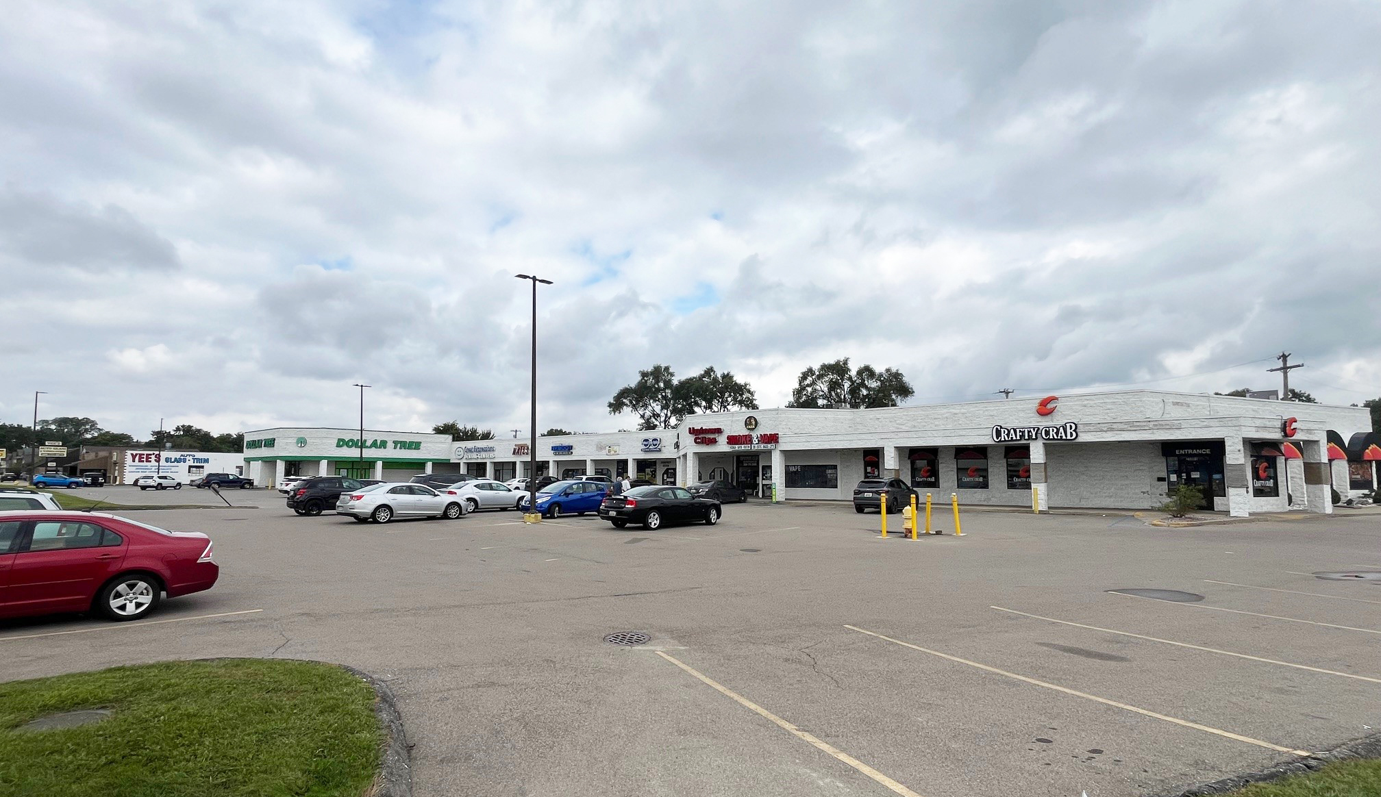 16555-16591 E 10 Mile, Eastpointe, MI for lease Building Photo- Image 1 of 3