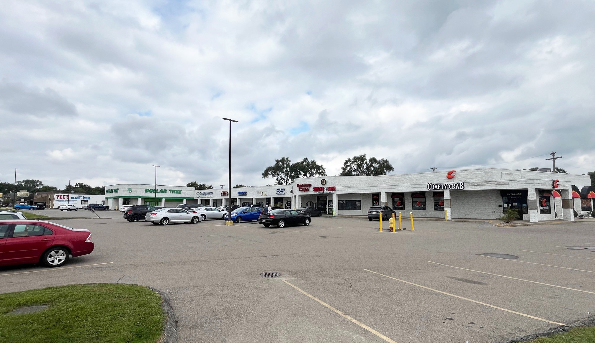25001 Gratiot Ave, Eastpointe, MI for lease Primary Photo- Image 1 of 3