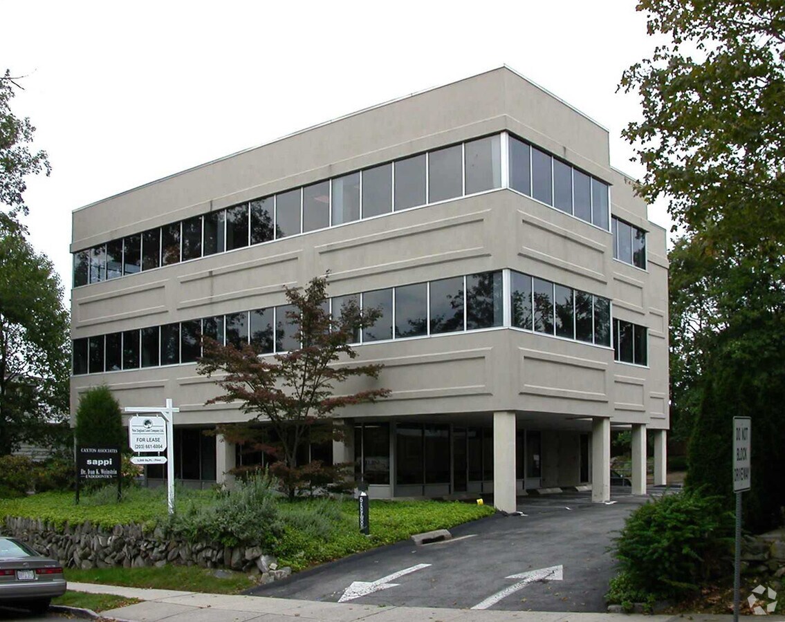 5 Edgewood Ave, Greenwich, CT 06830