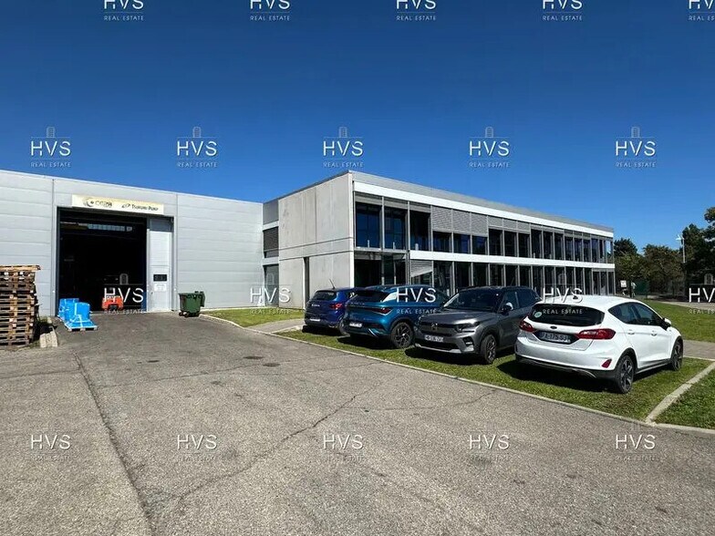 Office in Venelles for lease - Building Photo - Image 2 of 13