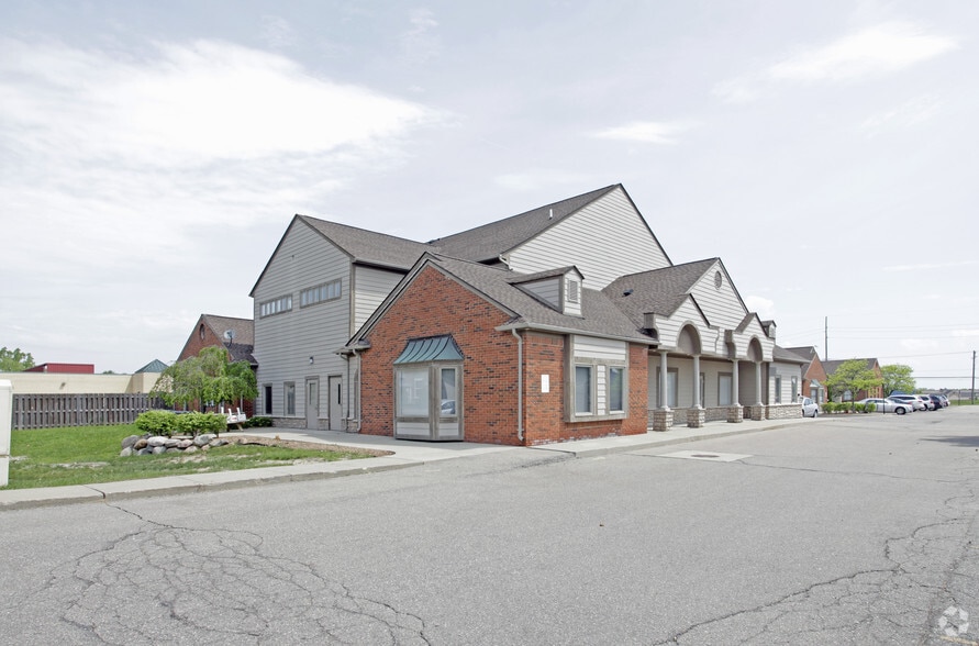 2708 S Rochester Rd, Rochester Hills, MI for sale - Building Photo - Image 2 of 2