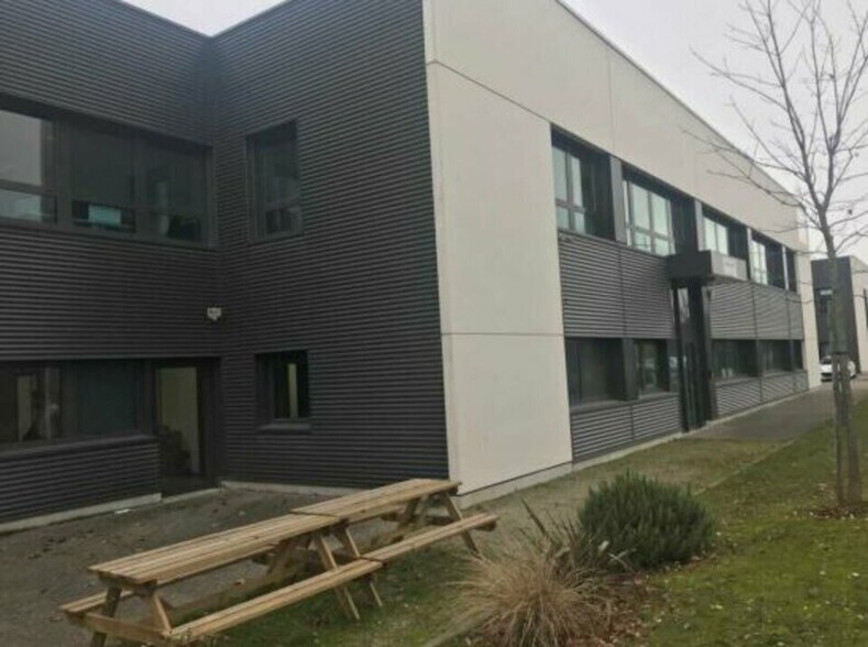 3 Rue Paul Rieupeyroux, Saint-Priest for lease - Building Photo - Image 2 of 6