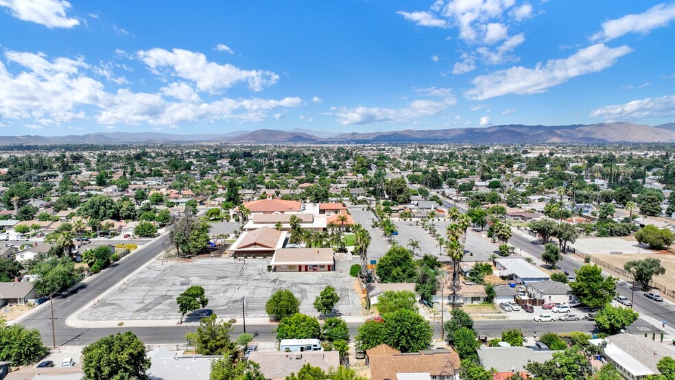 600 E Mayberry Ave, Hemet, CA for sale - Building Photo - Image 2 of 6