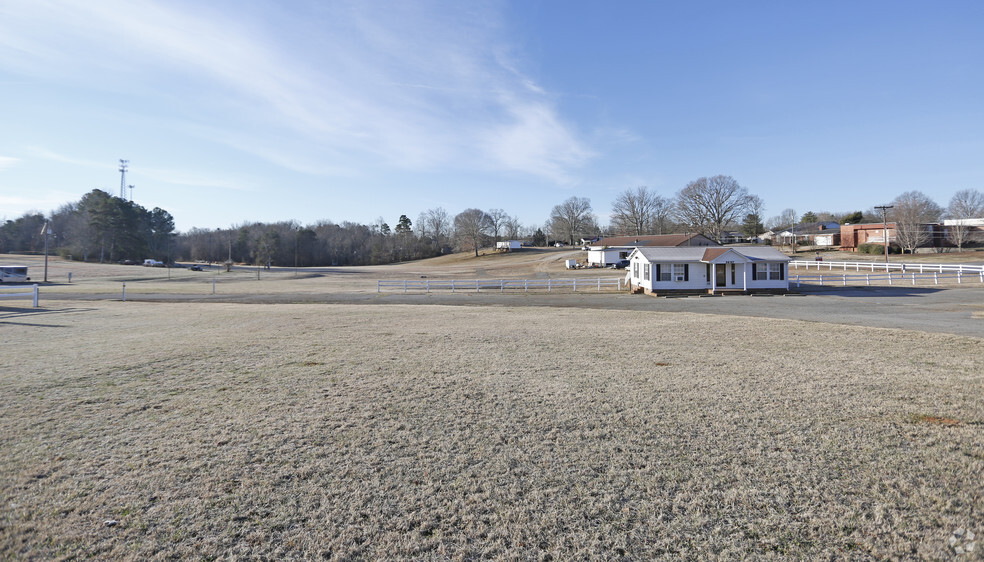 3540 St James Church Rd, Denver, NC for lease - Primary Photo - Image 1 of 6