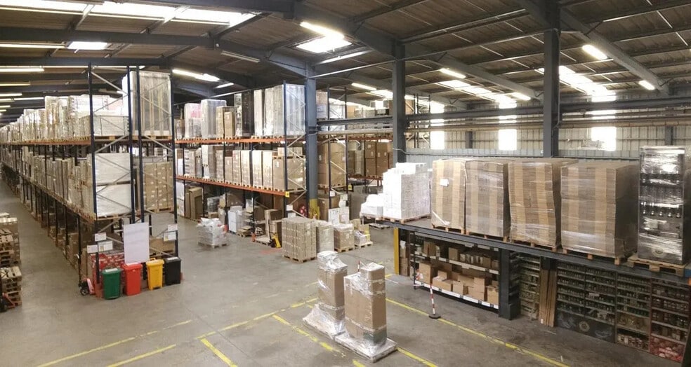 Industrial in Monteux for lease - Interior Photo - Image 1 of 2