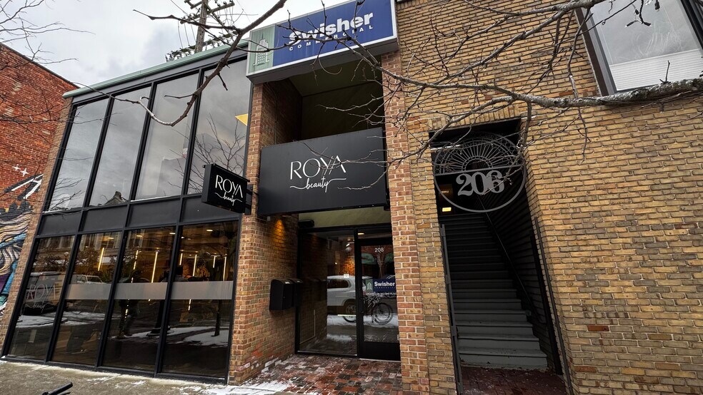 208 E Washington St, Ann Arbor, MI for sale - Building Photo - Image 1 of 3