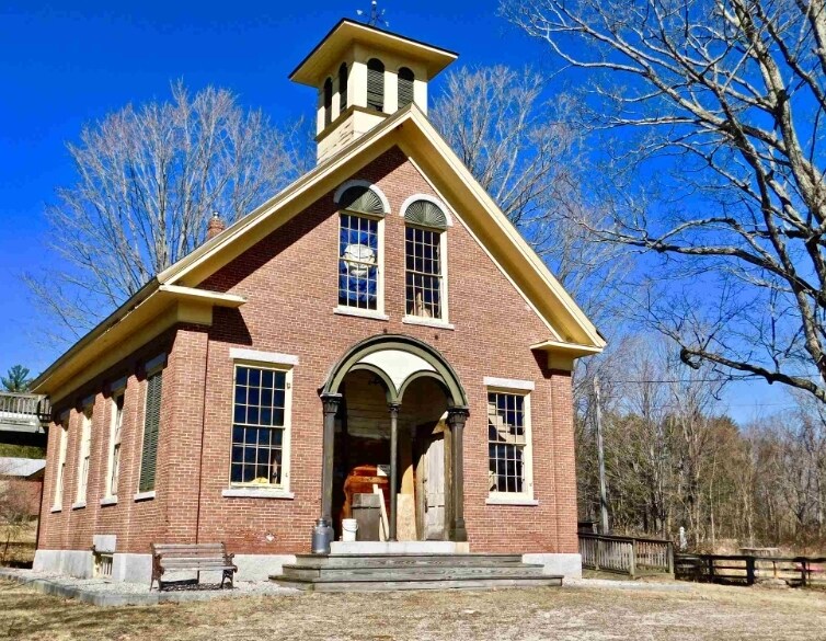 39 Concord Stage Rd, Weare, NH 03281