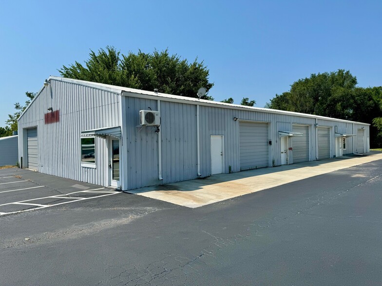 1335-1339 Harvestowne Industrial Dr, Saint Charles, MO for lease - Building Photo - Image 1 of 5