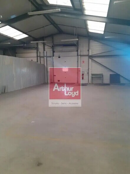 Industrial in Troyes for lease - Interior Photo - Image 3 of 10