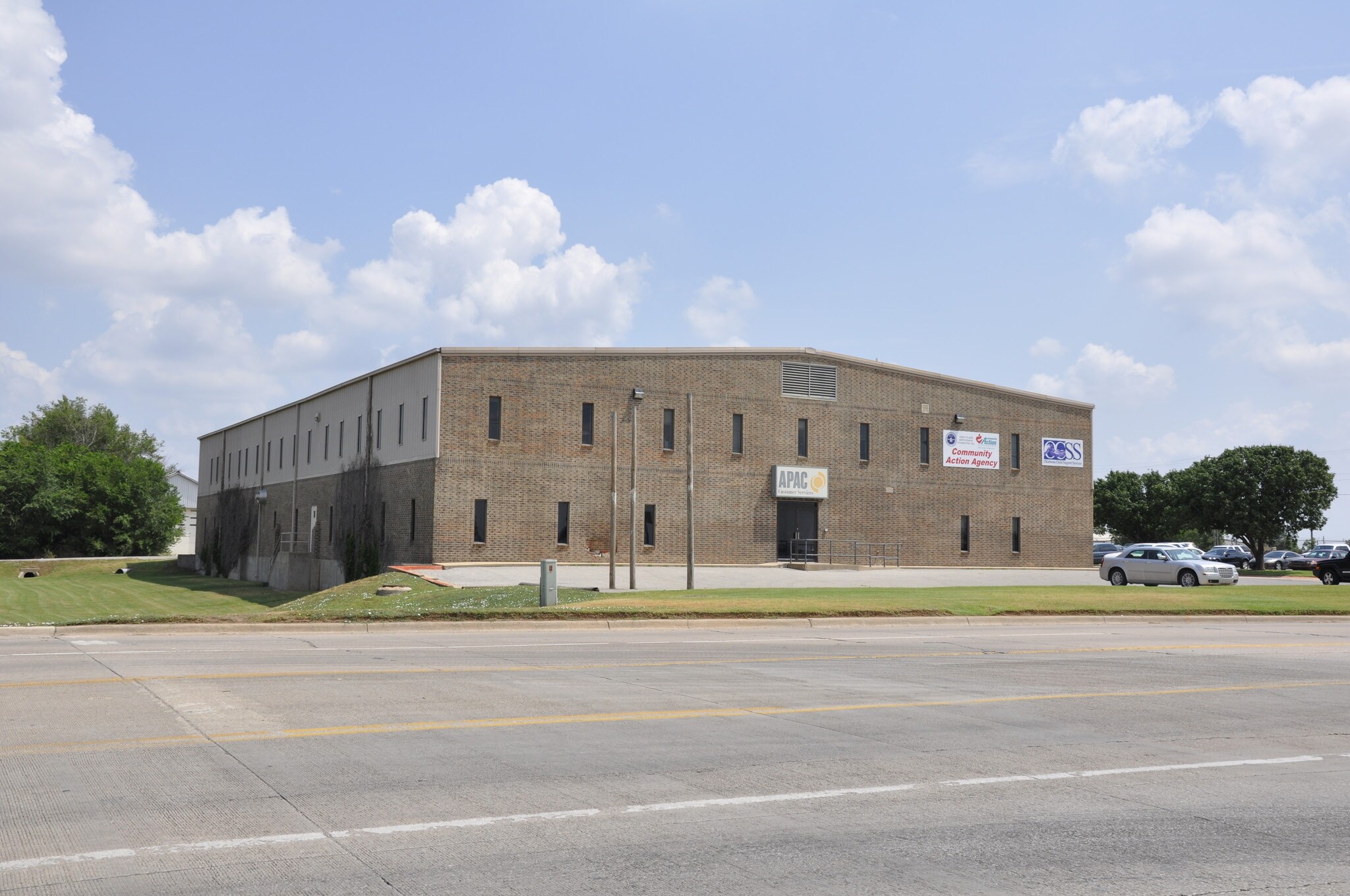 2 SE Lee Blvd, Lawton, OK for lease Building Photo- Image 1 of 17