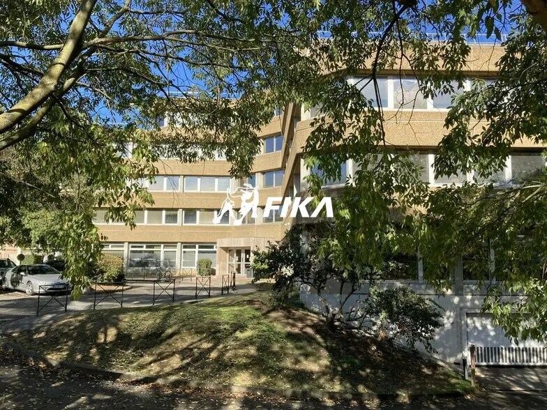 Office in Toulouse for lease - Building Photo - Image 1 of 9