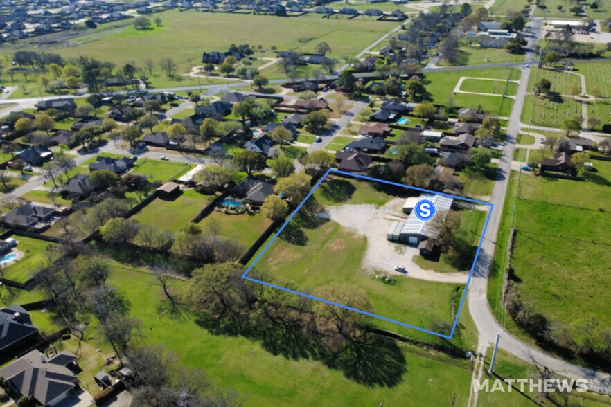 1324 N Saint James Rd, Pilot Point, TX for lease - Building Photo - Image 3 of 4